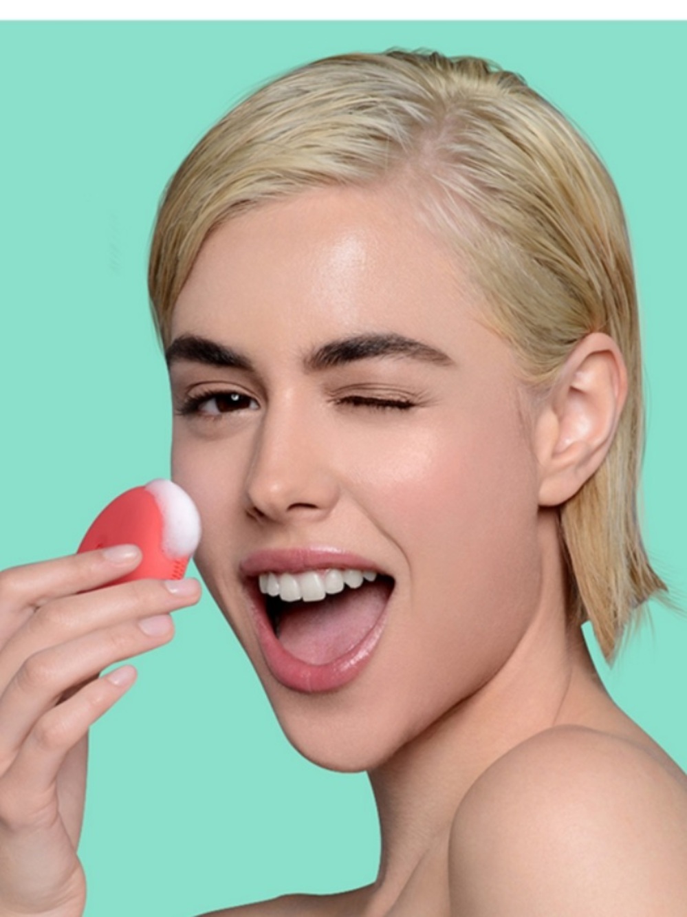 FOREO LUNA play plus 2 Facial Cleansing Massager - peach of cake color - Picture 3 of 4